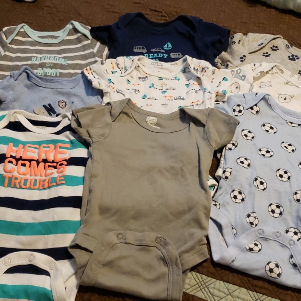 🎊Pick 3 bundles$15🎊Infant clothes